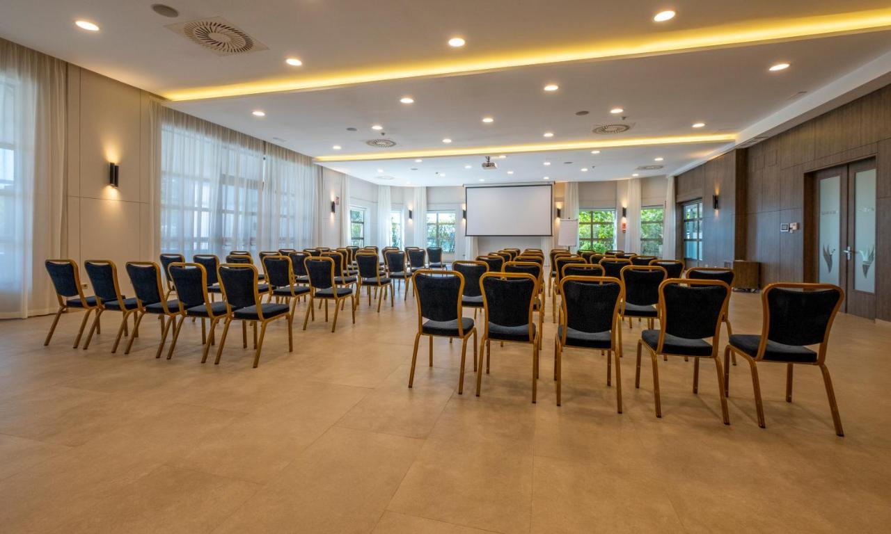 Hotel Attica21 Las Rozas Екстериор снимка
